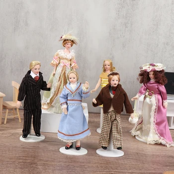 1:12 Casa de bonecas em Miniatura Vitoriana Boneca de Pessoas Modelo de Vestido da Menina Boneca Estilo Britânico Uniforme Menino cor-de-Rosa da Menina Boneca Modelo com Suporte